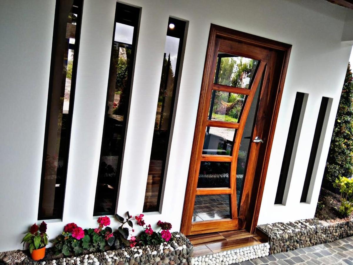 Hostal Mariscal Sucre Tababela Exterior photo